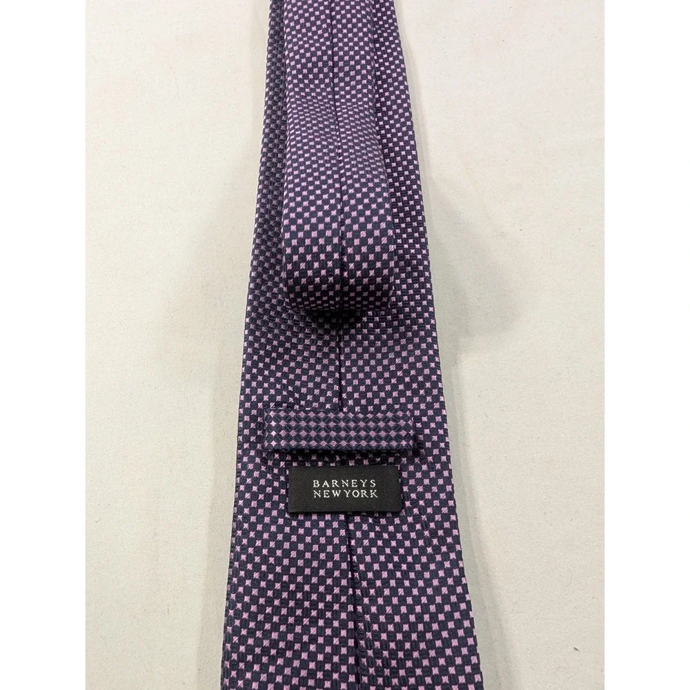 Barneys New York Tie Purp Silk Geometric Floral Medallion Tie Hand Made in Italy